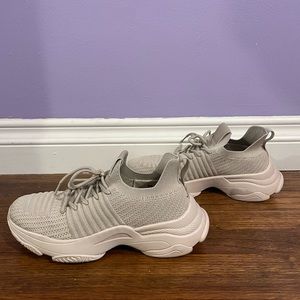 Beige Cushionaire sneakers -size 8. Extremely comfortable. Memory foam